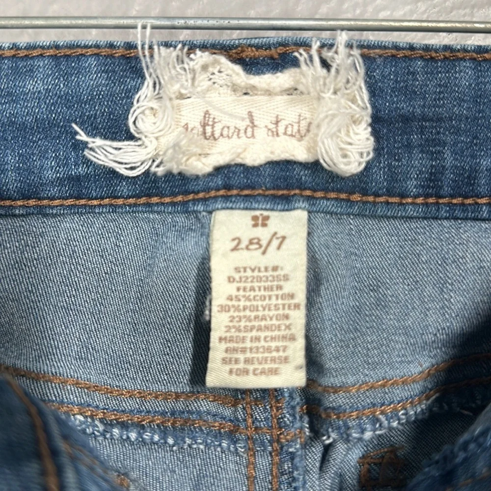 altar'd state Distressed Blue Jeans Women's Size 28/7 - Picture 7 of 8